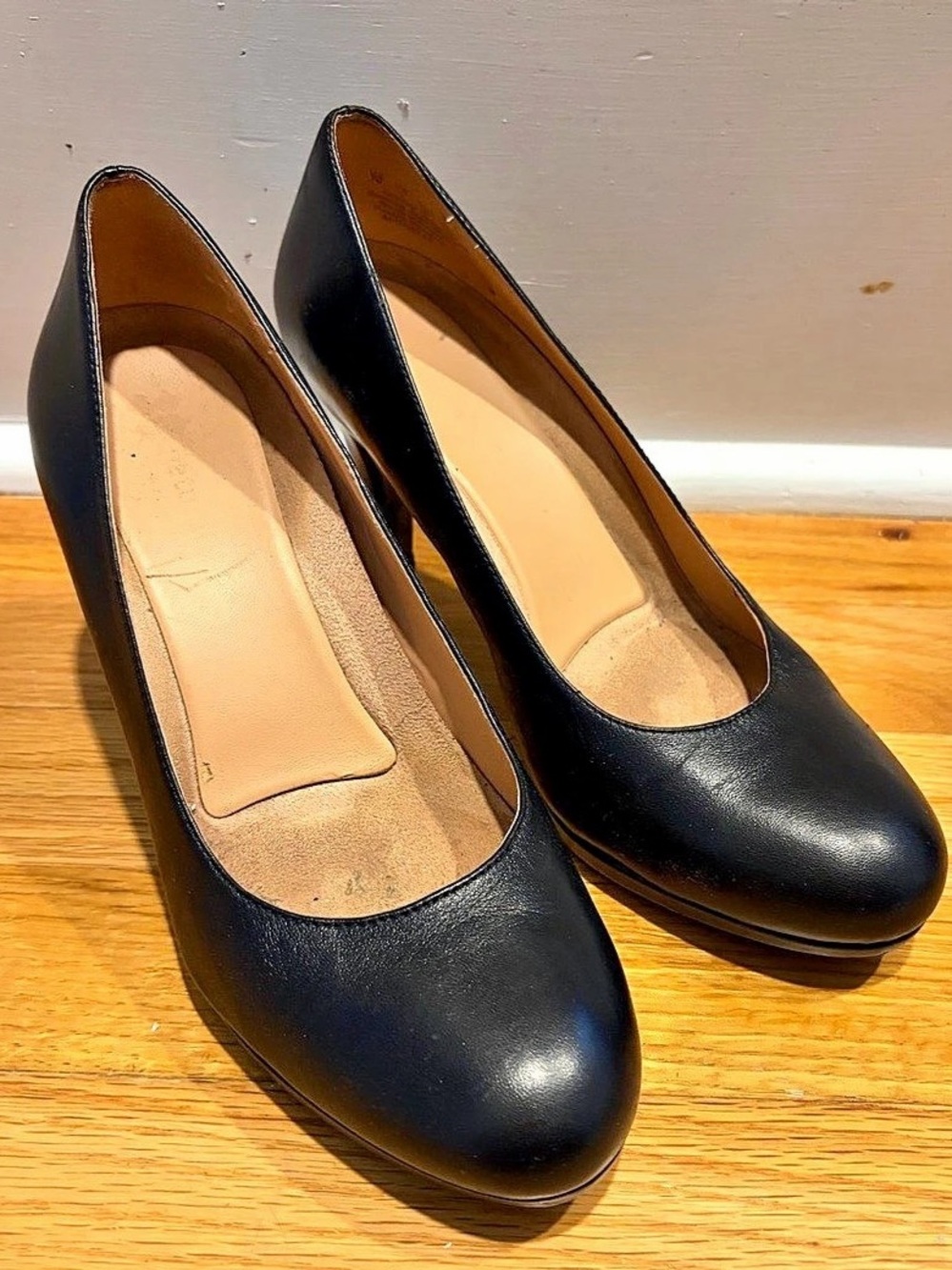 Naturalizer Women's Black Leather Pumps